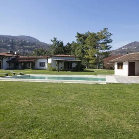 Sleeps 8 Pool Air Con Villa Lesa