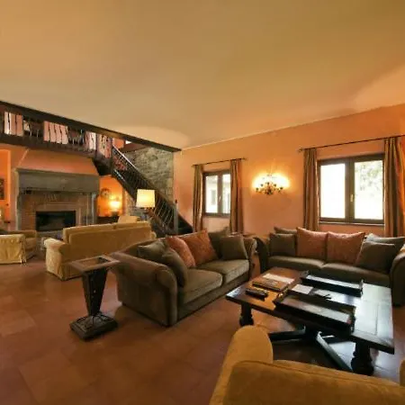Sleeps 8 Pool Air Con Lesa