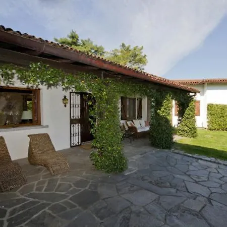 Villa Sleeps 8 Pool Air Con