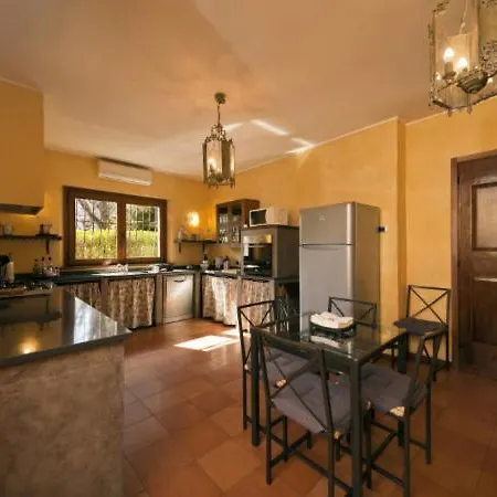 Sleeps 8 Pool Air Con Villa