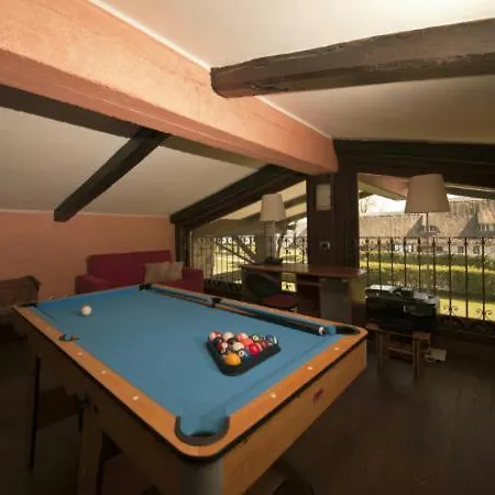 Sleeps 8 Pool Air Con Lesa