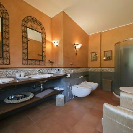 Villa Sleeps 8 Pool Air Con Lesa